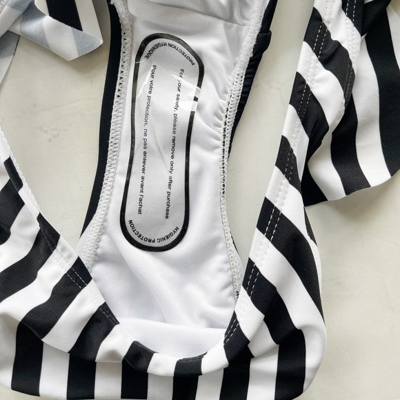 [Kendall & Kylie] NWT ruffle striped bikini large - Picture 7 of 14